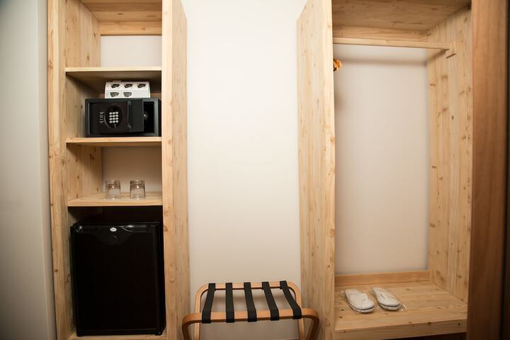 Room 16 of 34