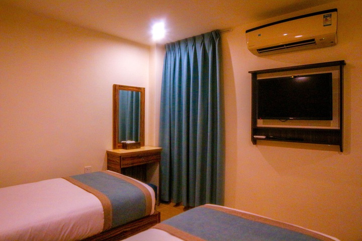 Room 7 of 14