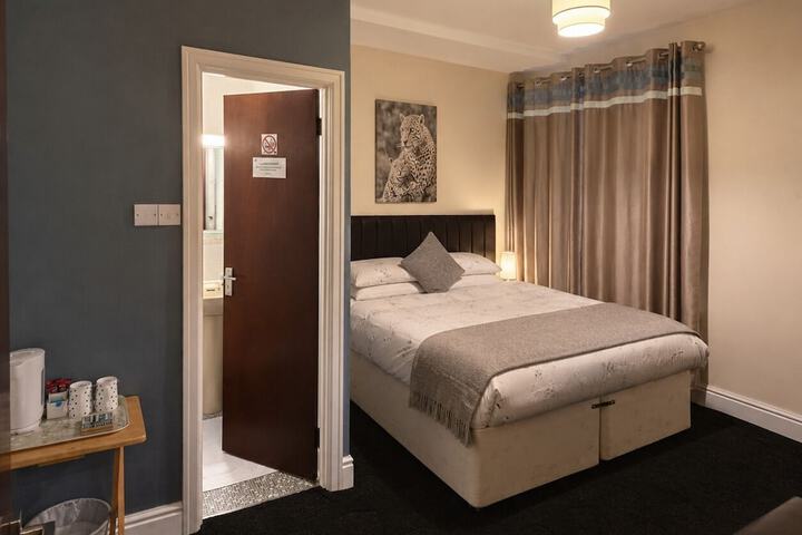 Room 2 of 27