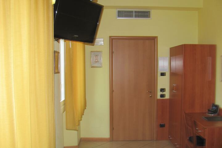 Room 12 of 47