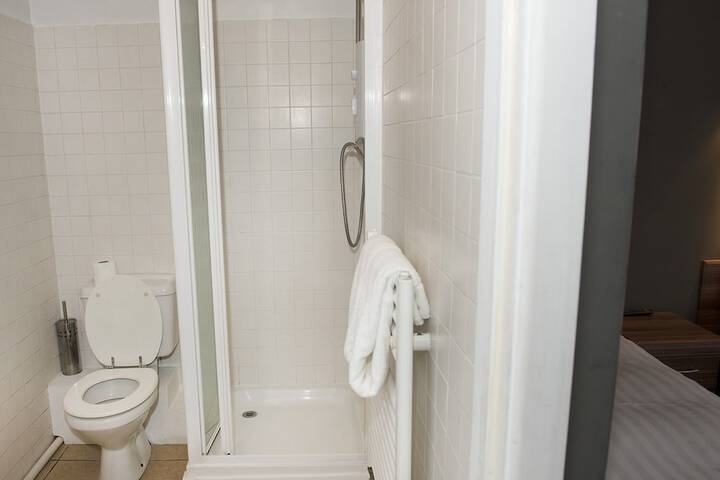 Room 11 of 25