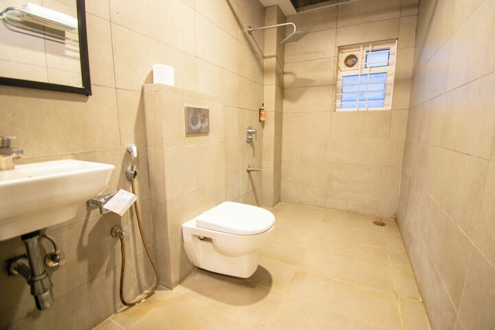 Room 33 of 61
