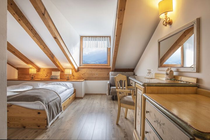 Room 10 of 40
