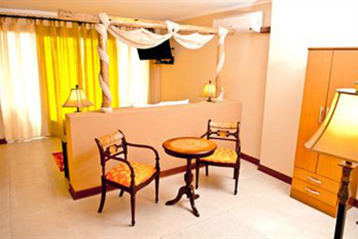 Room 13 of 20