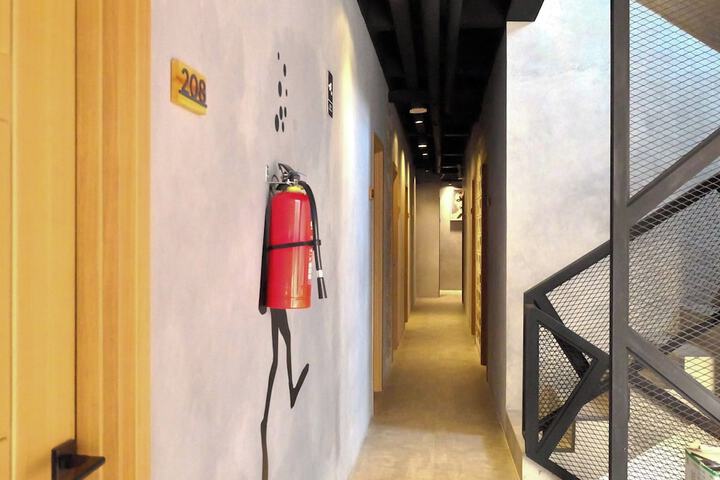 Ballroom/Hall 12 of 21