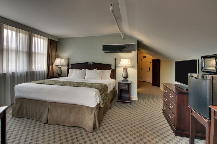 1 King Bed (1 of 16)