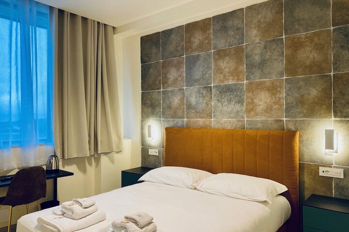 Room 11 of 21