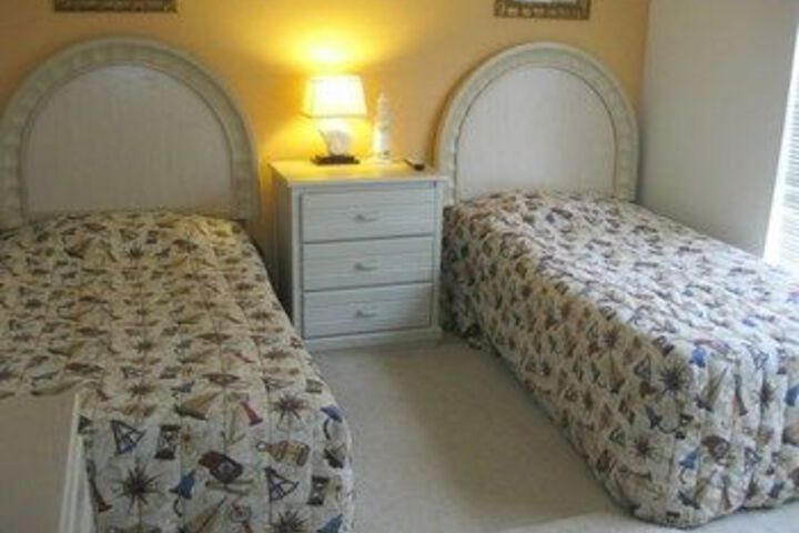 Room 6 of 12