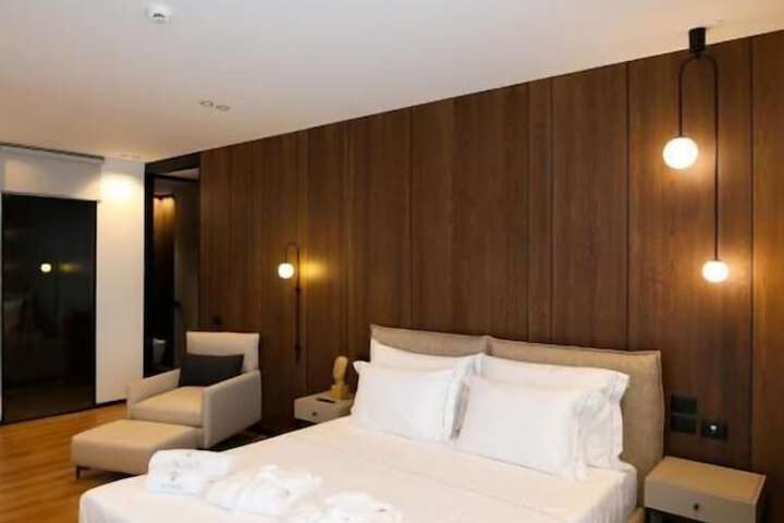 Room 34 of 108