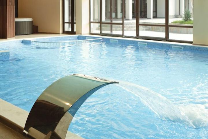 Hotel Pool