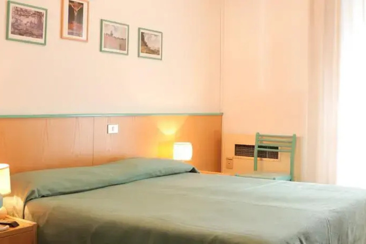 Room 4 of 10