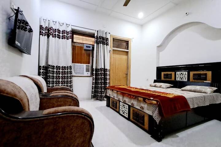 Room 4 of 14