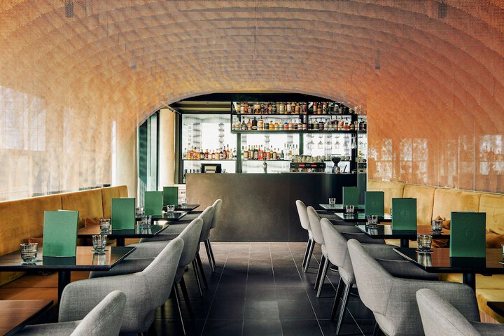 Lounge 77 of 95