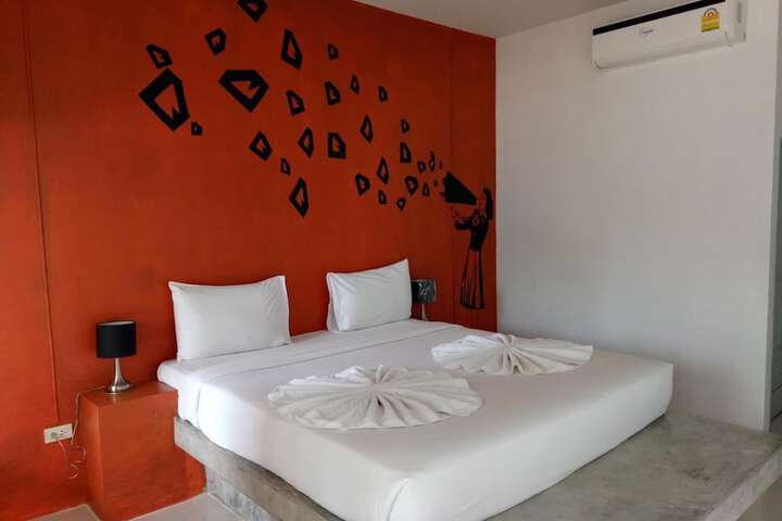 Room 4 of 28