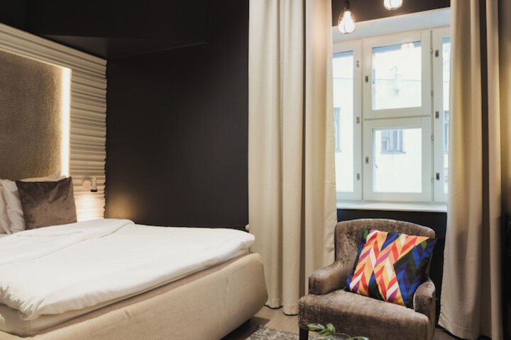 Room 34 of 90