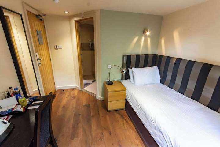 Room 47 of 153