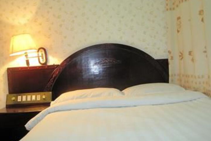 Room 17 of 34