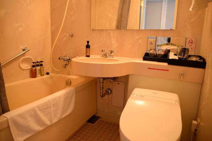 Room 17 of 27