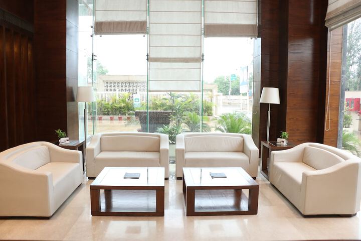 Entrance & Lobby