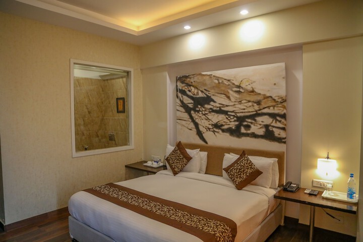 Room 6 of 17
