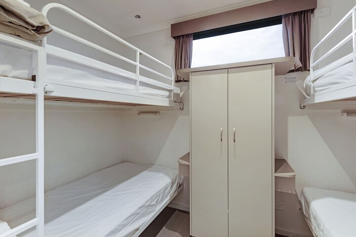 Room 11 of 102