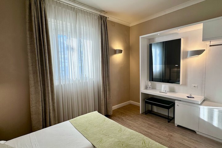 Room 22 of 49