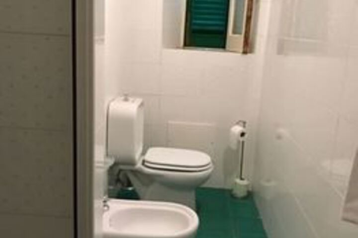 Room 3 of 41