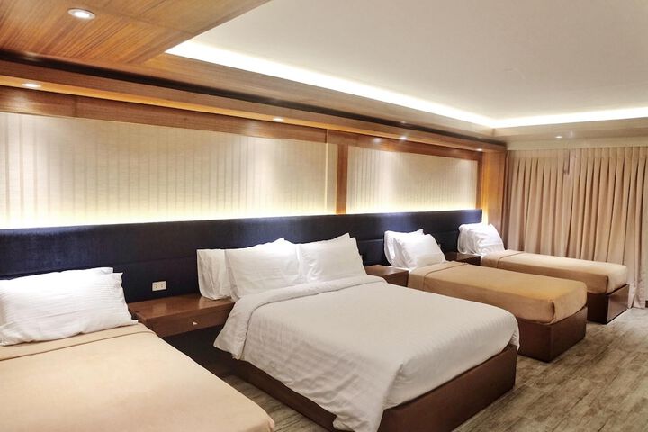 Room 4 of 32