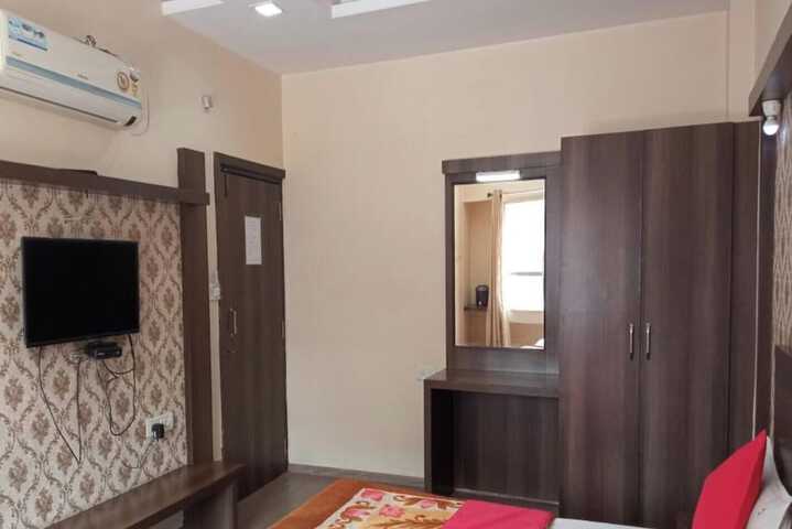 Room 18 of 27