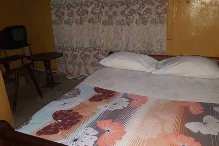 Room 6 of 16