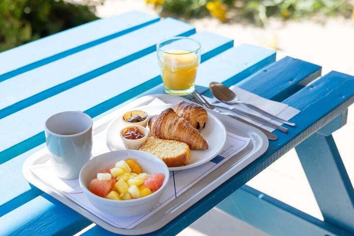 Breakfast/Coffee Service 33 of 44