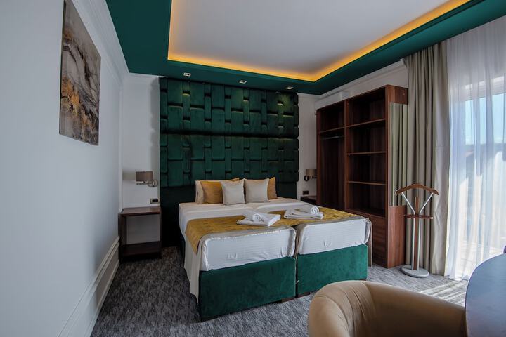 Room 17 of 42