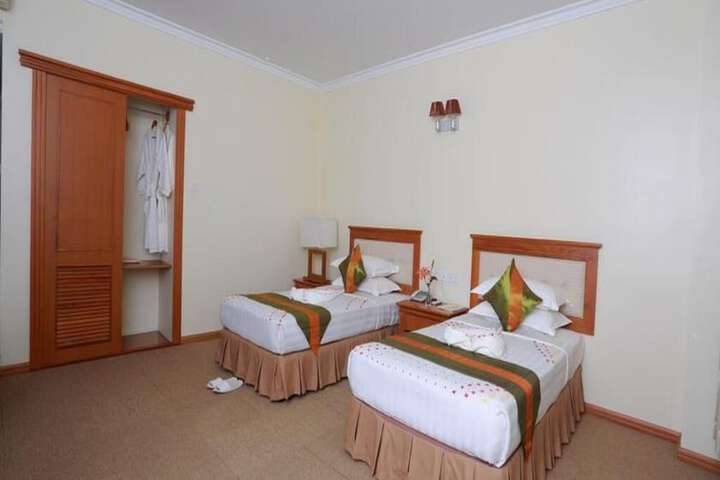 Room 7 of 28