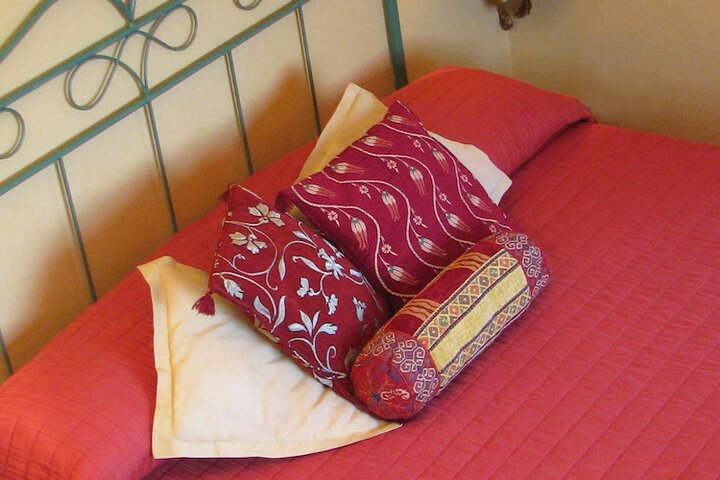 Room 4 of 12