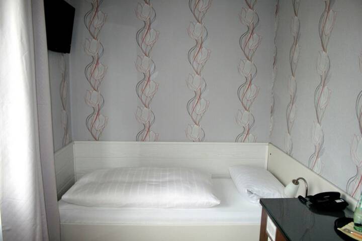 Room 7 of 34