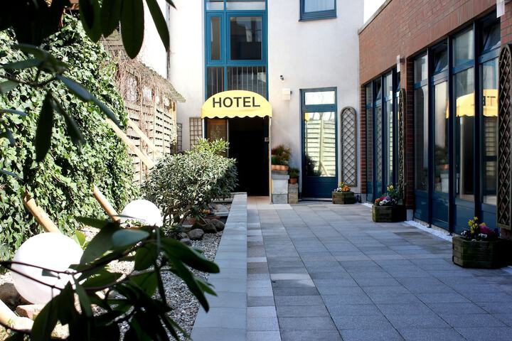 Hotel Exterior 47 of 47