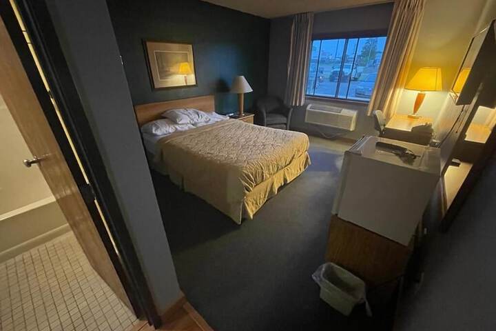 Room 9 of 33