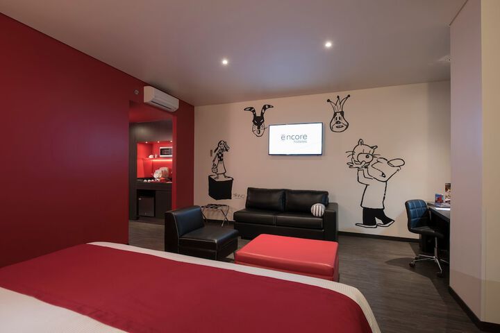 Room 8 of 32