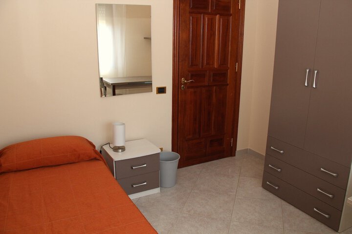 Room 10 of 11