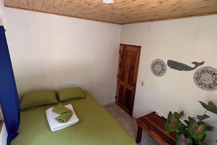 Room 6 of 10