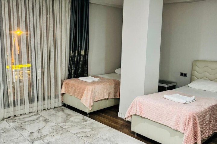Room 27 of 40