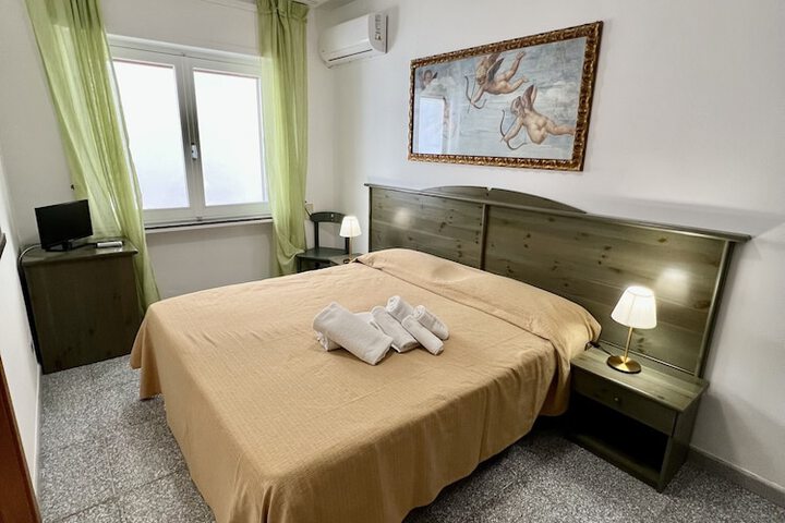 Room 11 of 32