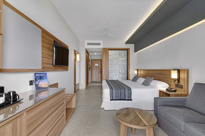 Room 5 of 68