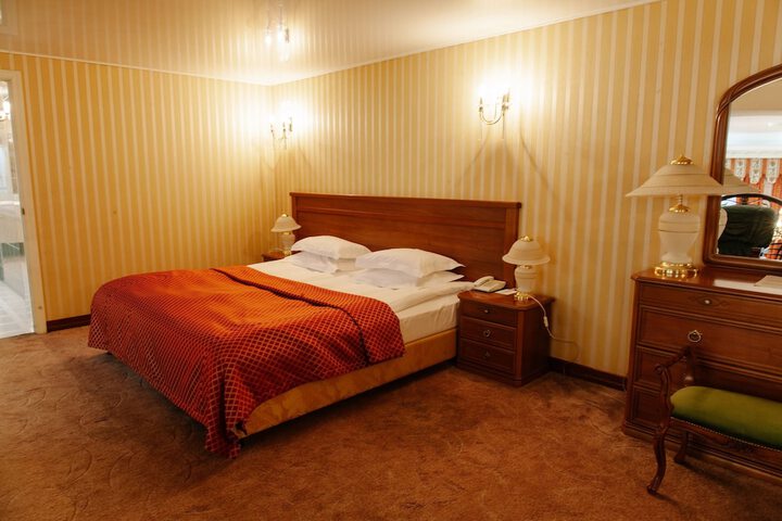 Room 18 of 73