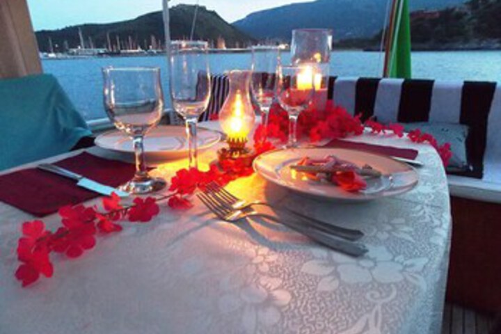 Dining 8 of 13