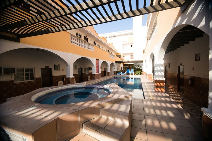 Hotel Pool