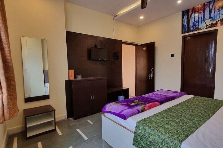 Room 5 of 20