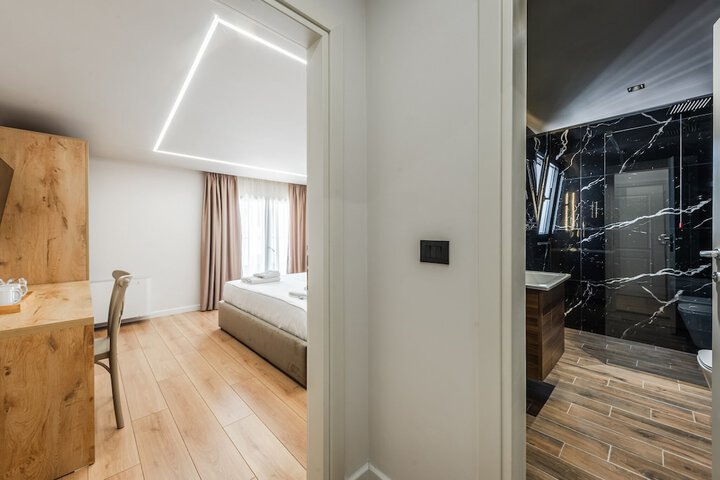 Room 12 of 42