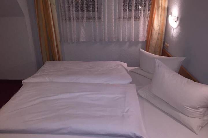 Room 3 of 38