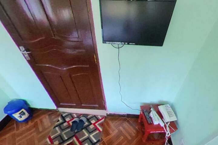 Room 5 of 82